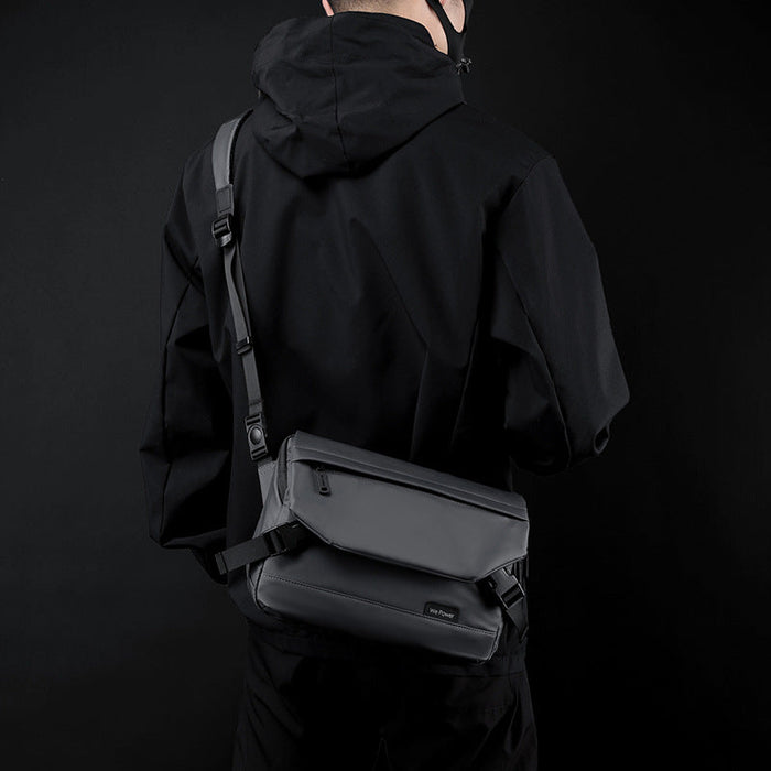 Fekete férfi crossbody táska fedeles kialakítással
