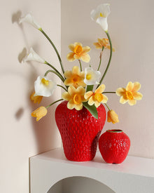 Pink strawberry-shaped ceramic flower vase for home decor