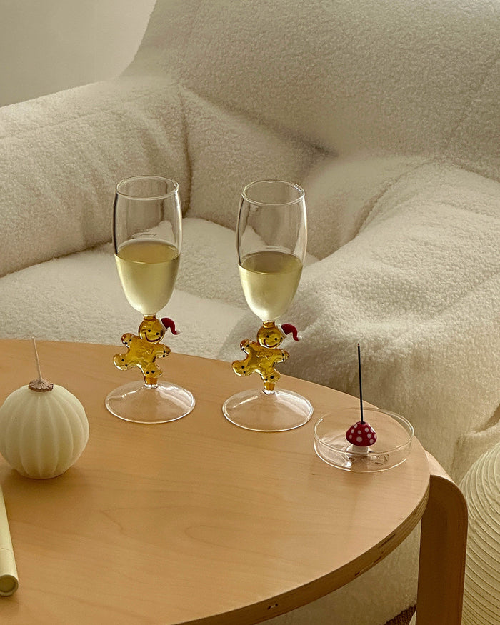 Gingerbread champagne glass with festive 3D gingerbread stem