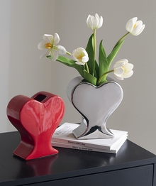 Pink heart-shaped ceramic flower vase for home décor