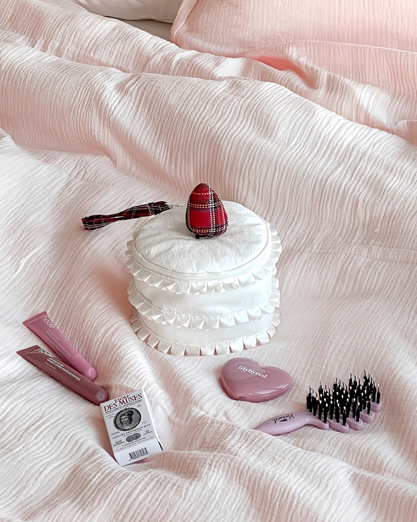 Shortcake-inspired cosmetic bag for makeup and small accessories