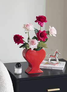 Pink heart-shaped ceramic flower vase for home décor