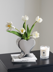 Pink heart-shaped ceramic flower vase for home décor