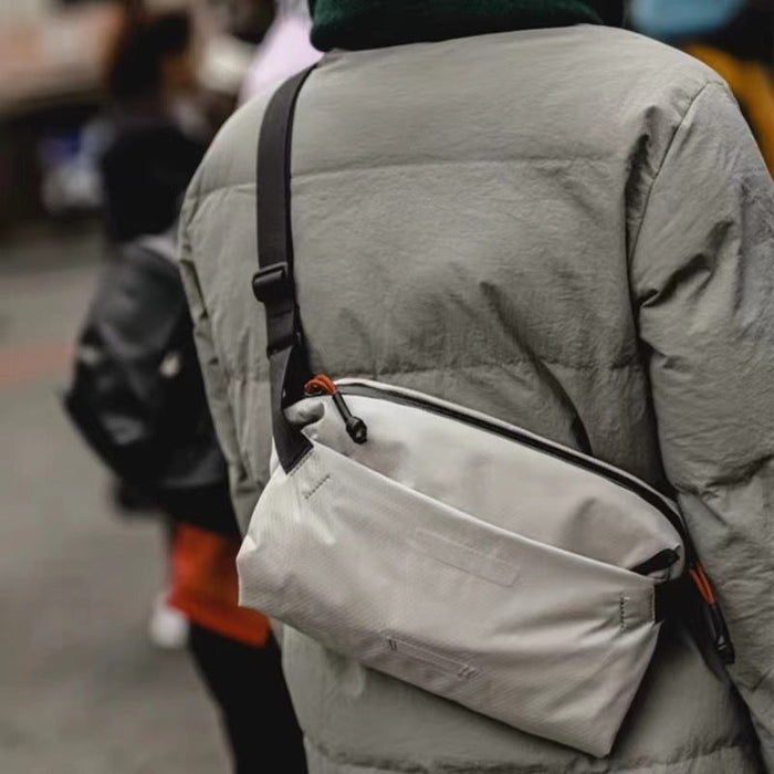 Világosszürke több rekeszes crossbody táska