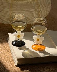 Black daisy bloom stem glass with floral stem detail