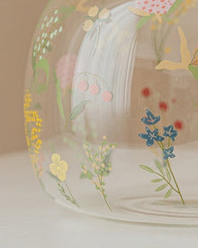 Transparent glass flower vase with delicate wildflower detail