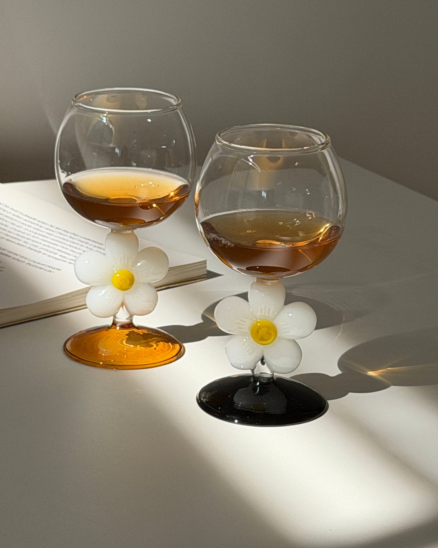 Black daisy bloom stem glass with floral stem detail