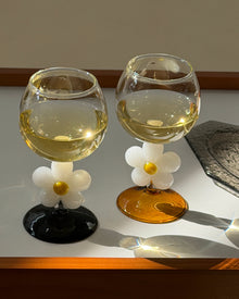 Black daisy bloom stem glass with floral stem detail