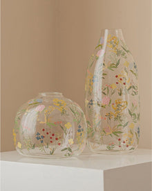 Transparent glass flower vase with delicate wildflower detail