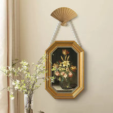 Retro floral wall art set with pearl-style chain accents and vintage fan-shaped hook