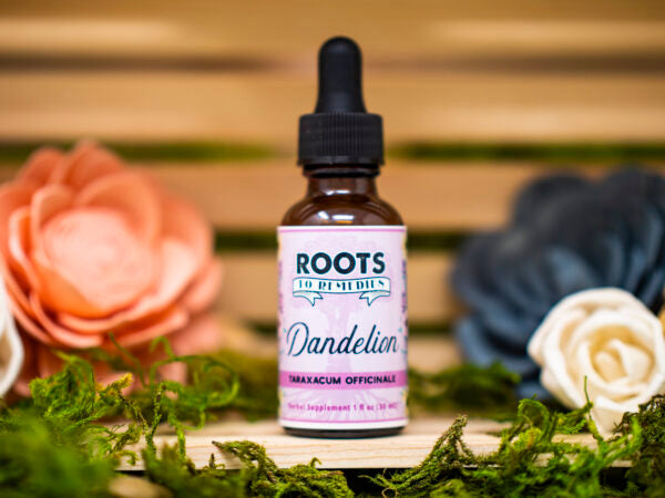 Dandelion leaf and root herbal extract in 1 oz bottle