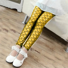 Fényes sellőmintás lány leggings arany színben