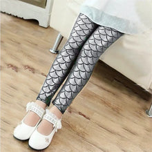 Fényes sellőmintás lány leggings arany színben
