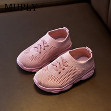 Csúszásgátló gyerek sneaker hálós felsőrésszel