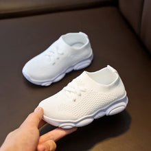 Csúszásgátló gyerek sneaker hálós felsőrésszel