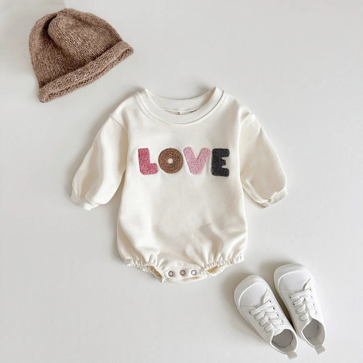 Baba pulóver bodyzáródással és Love mintával