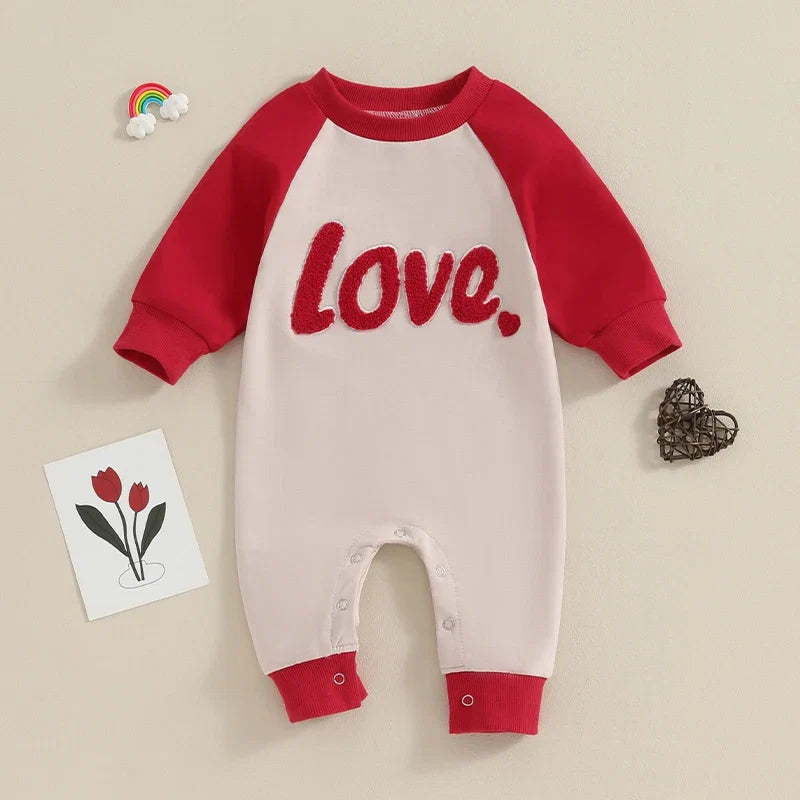 LOVE feliratos hosszú ujjú baba rugdalózó