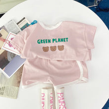 Gyermek póló és rövidnadrág szett Green Planet mintával
