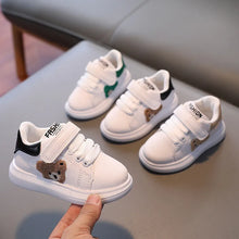 Gyerek sneaker tépőzárral és macis mintával