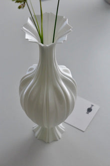 3D printed silk texture PLA vase for decorative flower display