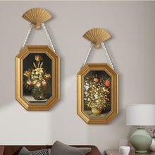 Retro floral wall art set with pearl-style chain accents and vintage fan-shaped hook