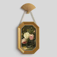 Retro floral wall art set with pearl-style chain accents and vintage fan-shaped hook