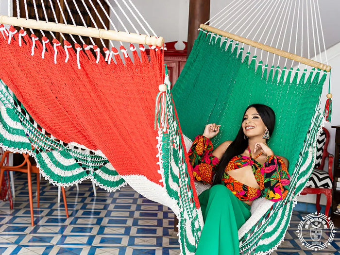 Italia L-bar cotton hammock in green, white and red