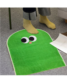Funny face bath mat in 40 x 60 cm size for bathroom or kids’ room floor