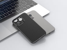 Fekete karbon hatású Techancy iPhone 15 telefontok