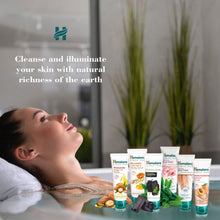 Himalaya Blackhead Clearing Walnut Face Scrub 75ml